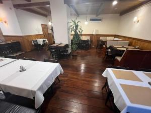 a dining room with tables and chairs in a restaurant at Hotel Brill Orosháza in Orosháza