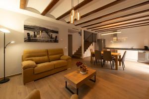 a living room with a couch and a table at Alojamientos La Antigua in Molina de Aragón
