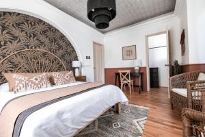 a bedroom with a large bed with a large headboard at Lofts Álvaro Obregón in Mexico City