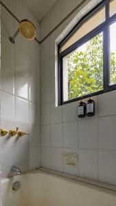 a bathroom with a bath tub and a window at Lofts Álvaro Obregón in Mexico City