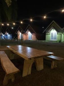 a wooden bench in a park at night at Chalés no Quintal in Alvorada do Sul