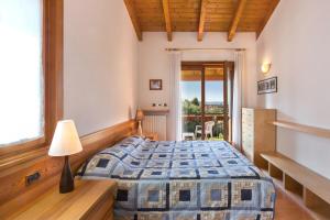 a bedroom with a bed and a window at Casa Flora in Garda