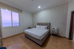 a white bedroom with a bed and a window at شاليهات الأحلام لبيوت العطلات in Yanbu +57 photos