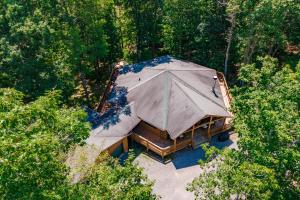 an overhead view of a large tent in the woods at Cozy Cabin by Railey Vacations in Oakland