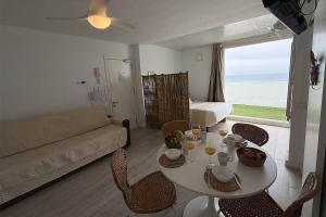 a living room with a table and chairs and a couch at Ed.Senses. Apto Infinity in Tarifa