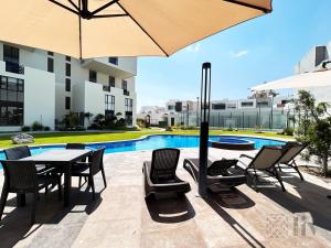 a patio with a table and chairs and an umbrella at Exclusive Apartment in Home Resort in La Cañada