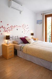 a bedroom with a bed with butterflies on the wall at Apartamento en Montserrat- Montserrat Paradise Apartament in Monistrol