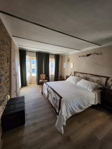 a bedroom with a large bed in a room at Monforte Country House in Monforte dʼAlba