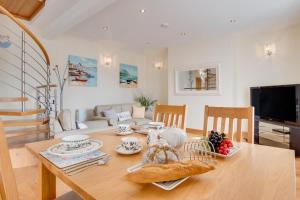 Televisor o centre d'entreteniment de 1 Bed in Seaton oc-mbflo