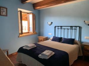 a bedroom with a bed with two towels on it at Apartamentos Las Rocas de Brez in Brez