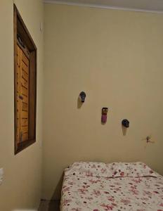 a small bedroom with a bed and a window at Casa Corrupião - Ilha do Ferro - Alagoas in Pão de Açúcar