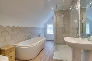 a bathroom with a tub and a sink and a shower at 2 Bed in Bethesda oc-bow234 in Bethesda +16 photos