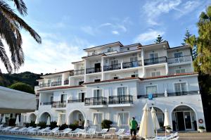Bazén v ubytování Paradise Beach Hotel nebo v jeho okolí