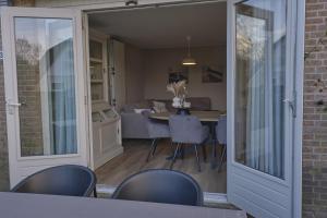 a kitchen and dining room with a table and chairs at Vakantiewoning Hornzicht in Anjum