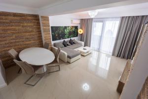 a living room with a couch and a table at White Residence Steaua De Mare in Eforie Nord