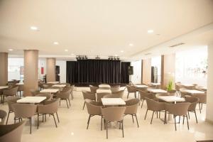 A seating area at Globales Panamá - Adults Only