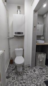 a bathroom with a toilet and a sink at Le Petit Jacobin - City center in Beauvais