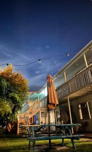 an umbrella sitting on a picnic table in front of a building at Finlay Jack's Backpackers in Taupo +66 photos