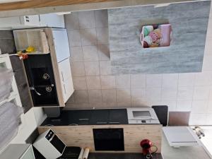 a small kitchen with a sink and a stove at Petite maison calme in Queyrac