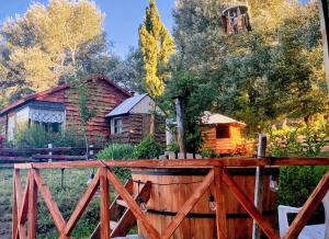 a wooden fence in front of a log cabin at Cabaña Rakin Guilliw in Lonquimay