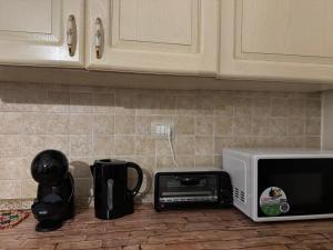 a kitchen counter with a microwave and a toaster oven at Civitavecchia Port in Civitavecchia