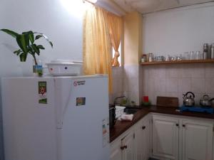 a kitchen with a white refrigerator and a window at Departamento céntrico con in Posadas
