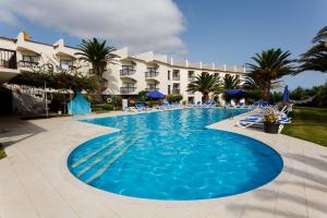 Bazén v ubytování Hotel Sao Jorge Garden nebo v jeho okolí