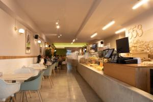 a restaurant with tables and chairs and people sitting at Hotel Santamaria INN in La Ceja