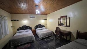 a room with two beds and a mirror at Punto Clave in Posadas