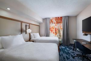 a hotel room with two beds and a desk at Fairfield Inn & Suites by Marriott Edison - South Plainfield in Edison +15 photos