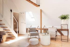 a living room with two chairs and a table at De Rheezer Kamer in Hardenberg +15 photos