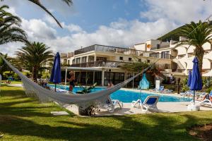 Bazén v ubytování Hotel Sao Jorge Garden nebo v jeho okolí