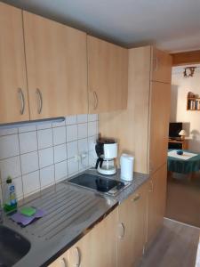 a kitchen with a coffee maker on the counter at Ferienhaus Inge in Ilmenau