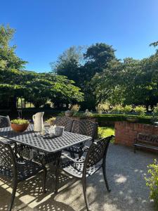 a table and chairs sitting on a patio at McIvor Lodge in Invercargill