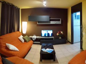 A television and/or entertainment centre at Residential Majada Apartments