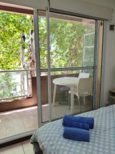 a room with a bed and a table and a window at Alojamiento Premium en Pichincha in Laprida