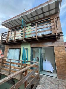 a building with a balcony with a table on it at Pousada e Restaurante Morena Raiz in Olinda