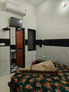 a room with two beds and a television in it at Hotel Sudha Palace in Khātu