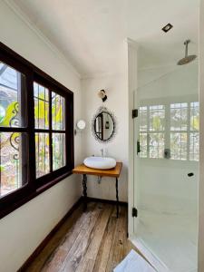 a bathroom with a sink and a mirror on a table at Rincón Escondido B&B in Puerto Iguazú +59 photos