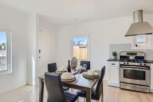 a kitchen with a table with chairs and a stove at Cosmopolitan Cottage in Phoenix