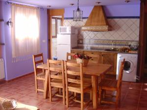 A kitchen or kitchenette at Fuente de Cella