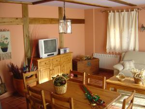 A television and/or entertainment centre at Fuente de Cella