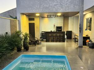 Foto de Casa da Maga com piscina no Jd Cataratas Foz