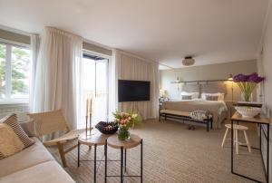 a hotel room with a bed and a couch at Sandhamn Seglarhotell in Sandhamn