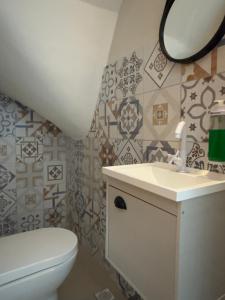 a bathroom with a white toilet and a sink at Sobrado NOVO próximo BR 290 in São Gabriel +26 photos