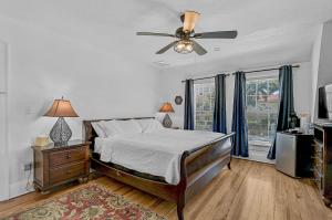a bedroom with a bed and a ceiling fan at The Reserve Retreat in Sarasota