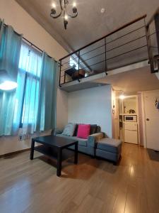 a living room with a couch and a table at 진우 프레스티지 호텔 in Okp'o-ri