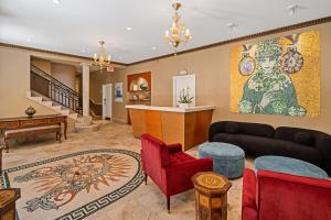 a living room filled with furniture and a painting on the wall at Kasa Impala Miami Beach in Miami Beach +2 photos