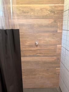 a shower with a wooden door in a bathroom at Pesqueiro & Pousada Beatriz in Piedade +17 photos