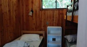 a small room with a bed and a window at Casa cerca de lago Caburgua in Pucón